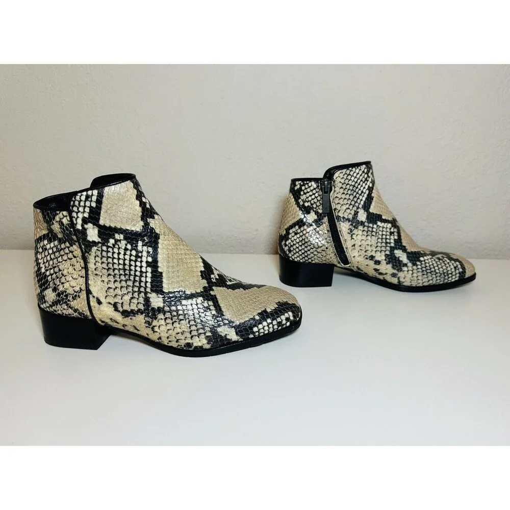 Aquatalia‎ Fuoco Cream Black Snake Print Leather Ankle Booties Women's 5.5